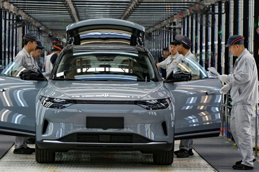 Tổng thống Mỹ Joe Biden đề xuất cấm nhập khẩu ô tô điện Trung Quốc