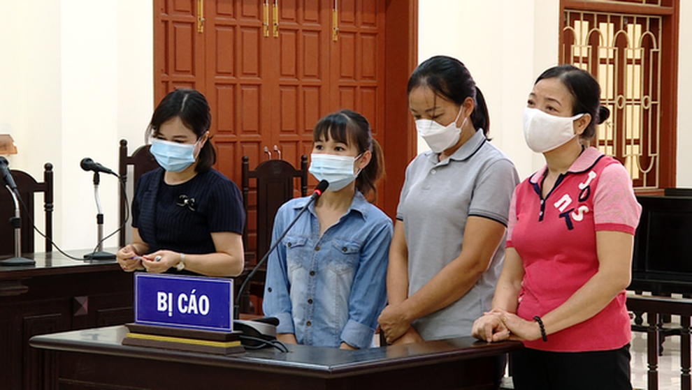Nữ hiệu trưởng cùng thuộc cấp lĩnh án tù vì ăn chặn tiền của phụ huynh - 1 Nữ hiệu trưởng cùng thuộc cấp lĩnh án tù vì ăn chặn tiền của phụ huynh - 1