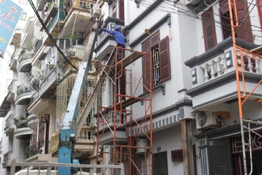 Chấp nhận nhà nghiêng, nhưng gia cố móng để không lún