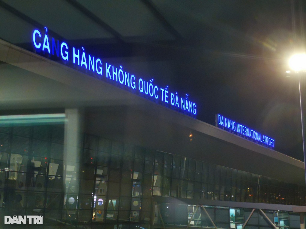Hành khách hỏi súng ở đâu, chuyến bay tại Đà Nẵng phải dừng khẩn cấp - 1 Hành khách hỏi súng ở đâu, chuyến bay tại Đà Nẵng phải dừng khẩn cấp - 1