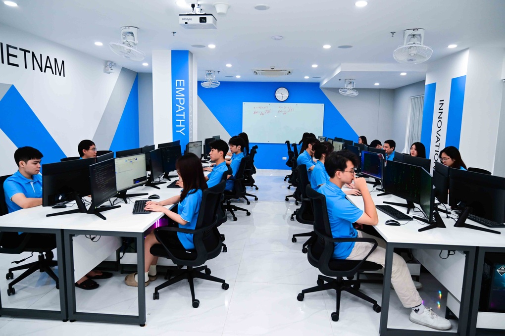Học thiết kế vi mạch tại Đại học CMC: Cơ hội việc làm ngành bán dẫn rộng mở - 2 Học thiết kế vi mạch tại Đại học CMC: Cơ hội việc làm ngành bán dẫn rộng mở - 2