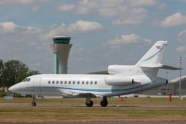 Máy bay chở ông Trump hạ cánh khẩn cấp vì hỏng động cơ