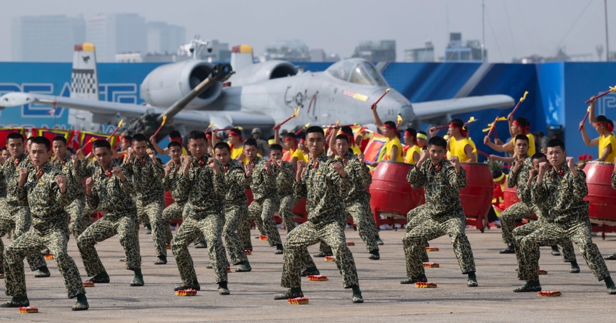 Mãn nhãn hình ảnh Lễ khai mạc Triển lãm Quốc phòng quốc tế Việt Nam 2024 - 9