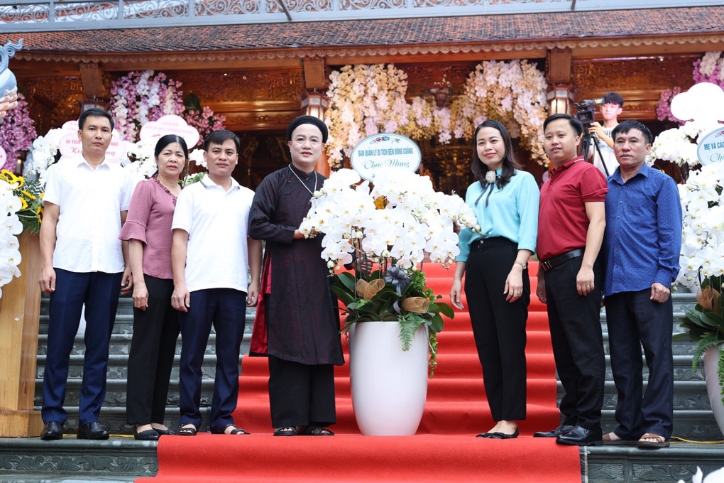 Nghệ nhân ưu tú Đặng Ngọc Anh gìn giữ tín ngưỡng thờ Đức Thánh Trần - 1 Nghệ nhân ưu tú Đặng Ngọc Anh gìn giữ tín ngưỡng thờ Đức Thánh Trần - 1