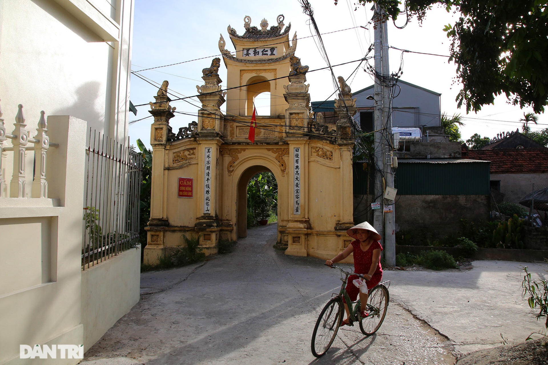 Những cổng làng tuyệt đẹp còn lại ở nông thôn miền Bắc - 1