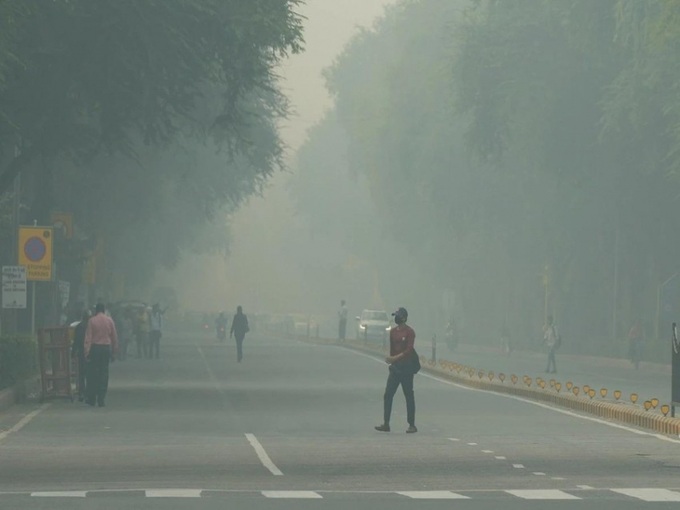 hủ đô New Delhi chìm trong khói bụi vì ô nhiễm không khí. Ảnh: ABP NEWS