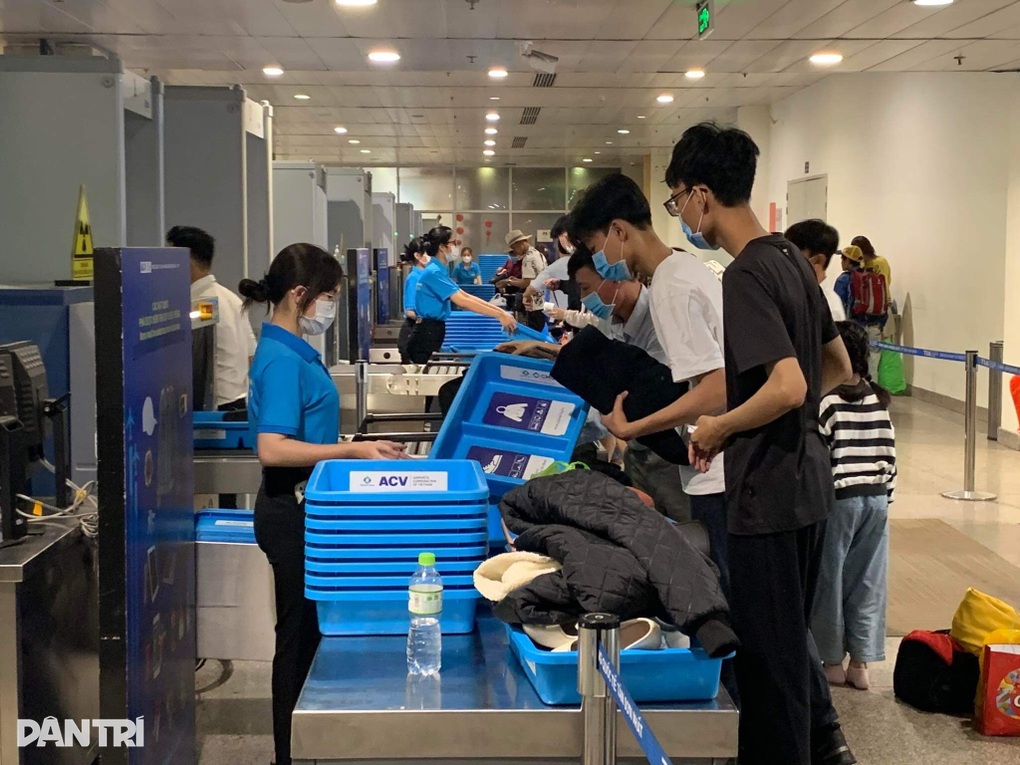 Tân Sơn Nhất phục vụ 3,1 triệu lượt khách dịp Tết - 2 Tân Sơn Nhất phục vụ 3,1 triệu lượt khách dịp Tết - 2