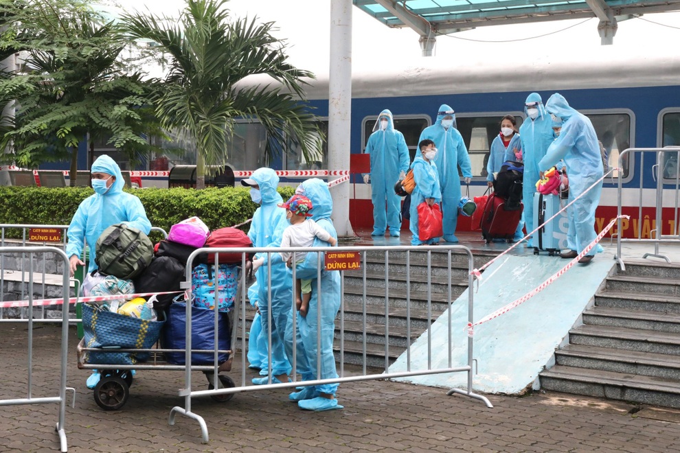 Hơn 600 công dân Ninh Bình về quê trên chuyến tàu 0 đồng đặc biệt - 1 Hơn 600 công dân Ninh Bình về quê trên chuyến tàu 0 đồng đặc biệt - 1