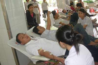 500 người tham gia hiến máu nhân đạo
