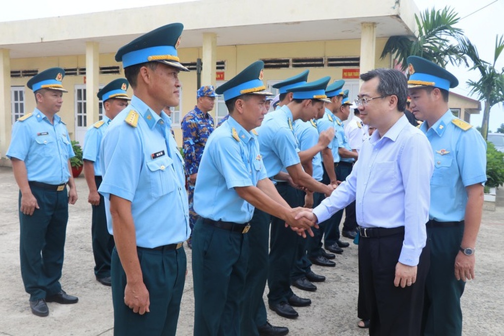 Lãnh đạo TPHCM thăm, tri ân các gia đình chính sách tại đặc khu Côn Đảo - 1 Lãnh đạo TPHCM thăm, tri ân các gia đình chính sách tại đặc khu Côn Đảo - 1