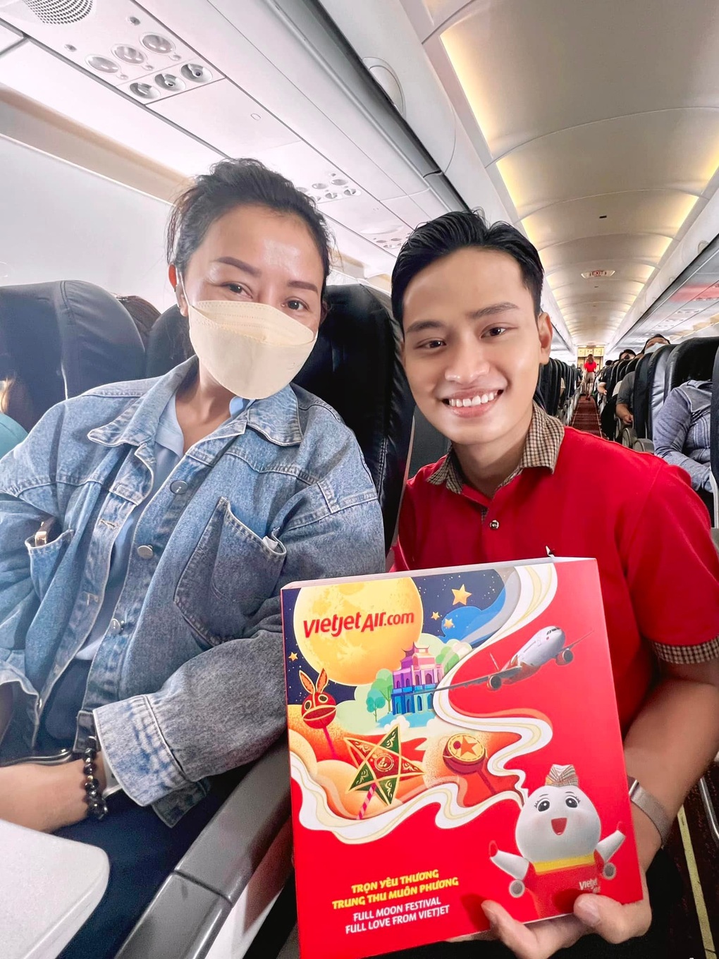 Cùng Vietjet Đón Trung thu - Trao yêu thương tới các em nhỏ khó khăn - 1 Cùng Vietjet Đón Trung thu - Trao yêu thương tới các em nhỏ khó khăn - 1