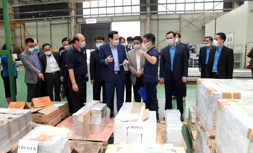 Hơn 1.000 lao động mất việc vì Covid-19 - 1 Hơn 1.000 lao động mất việc vì Covid-19 - 1