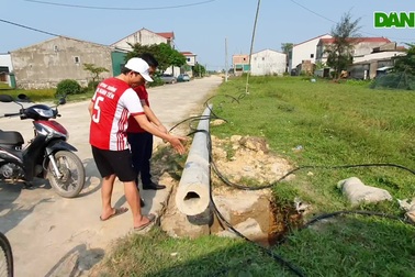 Vụ cột điện đổ đè chết người: Dân tố công trình kém chất lượng