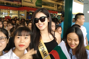 Người hâm mộ vây kín dàn hoa hậu Miss Grand International 2017
