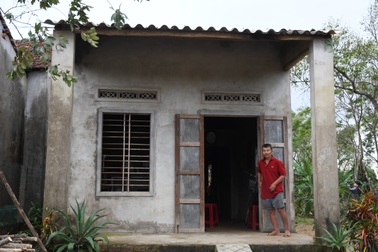 Gia cảnh khốn khó của 2 nhân viên bị chủ quán bánh xèo bạo hành