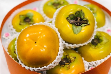 Hồng Nhật to gấp 3 hồng Việt, giá nửa triệu đồng/quả vẫn "cháy hàng"