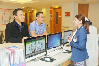 Gia đình Quyền Linh kêu gọi Bệnh viện ung thư St.Stamford hỗ trợ tư vấn điều trị miễn phí cho bệnh nhân