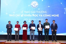 Trao thưởng Giải báo chí về khoa học và công nghệ năm 2021