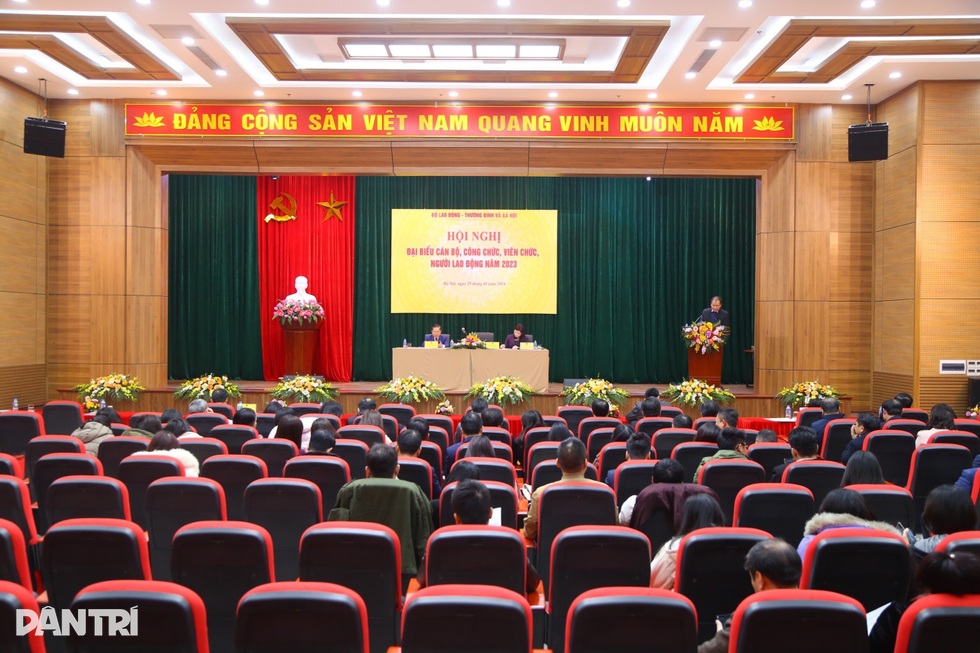 Phấn đấu hoàn thành các nhiệm vụ lao động, người có công và xã hội - 1 Phấn đấu hoàn thành các nhiệm vụ lao động, người có công và xã hội - 1