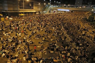 Hong Kong: "Nguy" và "cơ" với TQ