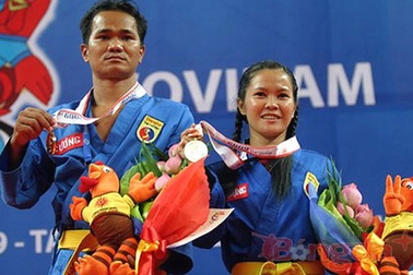 Nhà vô địch thế giới Vovinam bán dừa, làm thợ may