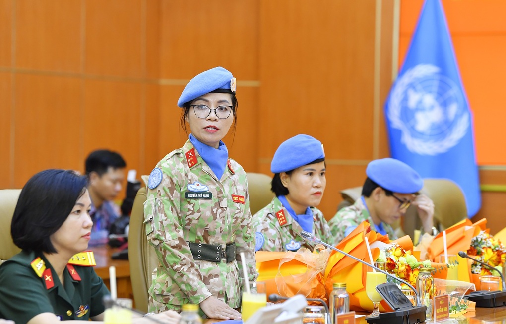3 sĩ quan mũ nồi xanh Việt Nam sắp lên đường đến châu Phi - 1 3 sĩ quan mũ nồi xanh Việt Nam sắp lên đường đến châu Phi - 1