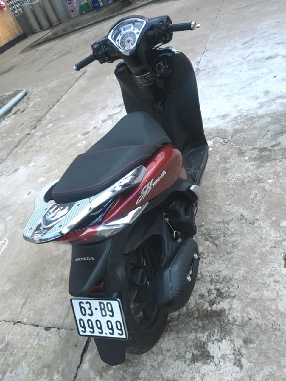 Đẳng cấp dân chơi: Honda SH biển khủng, giá ngang ô tô - 13 Đẳng cấp dân chơi: Honda SH biển khủng, giá ngang ô tô - 13