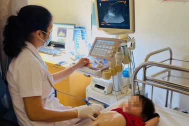 Bé gái 4 tuổi nhiễm đồng loạt nhiều loại sán gan, phổi...