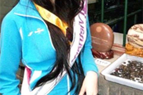 Hoa hậu Úc dẫn đầu cuộc bình chọn qua mạng