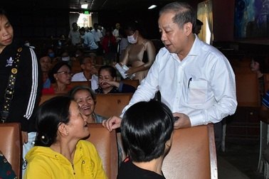 Chủ tịch Thừa Thiên Huế đối thoại với 700 bà con Eo Bầu - Kinh thành Huế