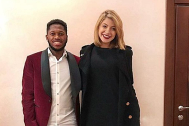 Ngắm bà xã xinh đẹp, gợi cảm của tiền vệ Manchester United