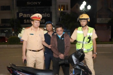 Bắt giữ nam thanh niên đâm xe vào CSGT