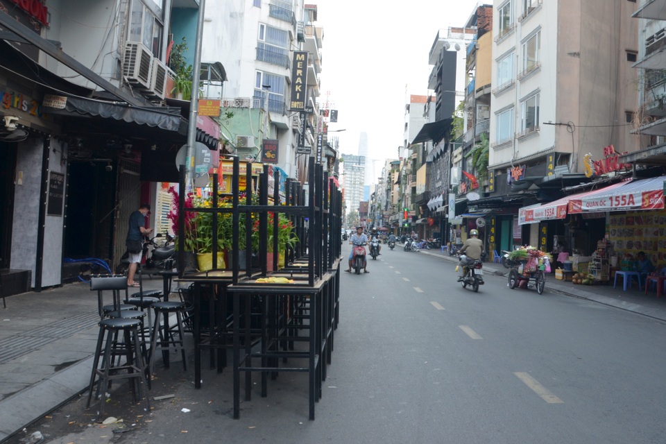 Phố Tây Bùi Viện đìu hiu trước giờ đóng cửa - 4 Phố Tây Bùi Viện đìu hiu trước giờ đóng cửa - 4