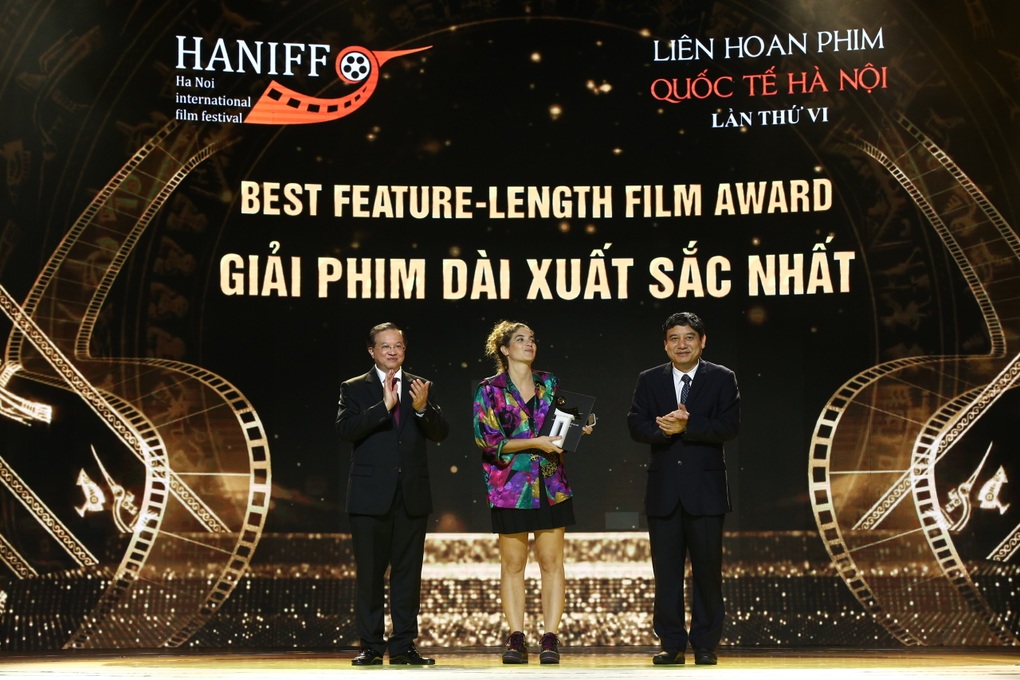 Bố già của Trấn Thành đoạt giải tại Liên hoan phim Quốc tế Hà Nội năm 2022 - 2 Bố già của Trấn Thành đoạt giải tại Liên hoan phim Quốc tế Hà Nội năm 2022 - 2