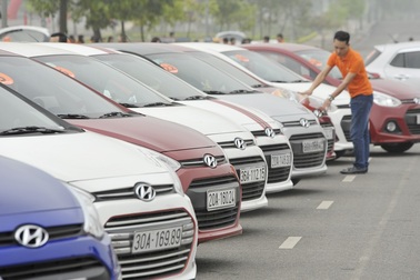 Gần 100 chiếc Hyundai Grand i10 tụ hội