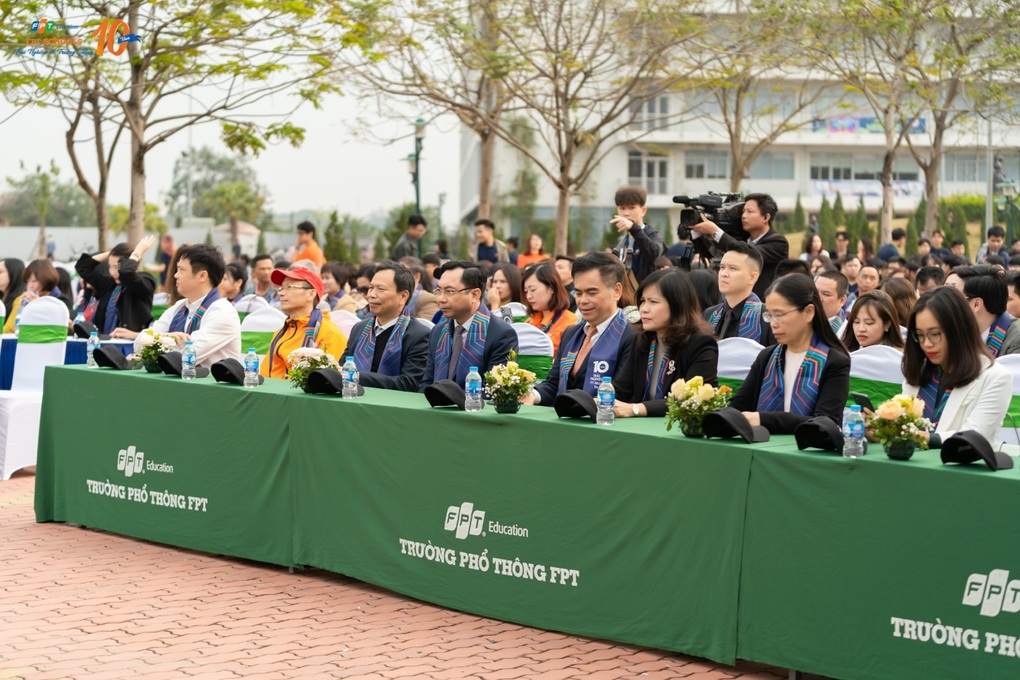 Gần 800 giáo viên, học sinh sân khấu hóa hành trình phát triển của FPT School - 1 Gần 800 giáo viên, học sinh sân khấu hóa hành trình phát triển của FPT School - 1