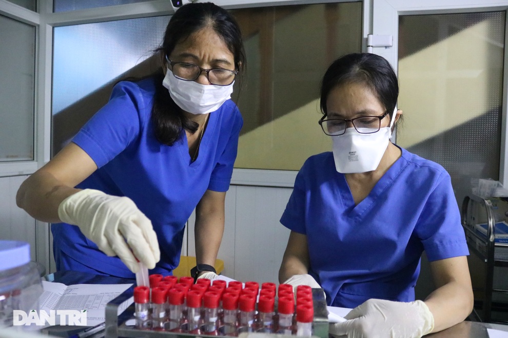 Những nữ chiến binh thầm lặng trong phòng xét nghiệm SARS-CoV-2 - 3 Những nữ chiến binh thầm lặng trong phòng xét nghiệm SARS-CoV-2 - 3