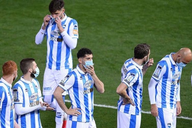 Lo sợ Covid-19, đội bóng ở Italia... đeo khẩu trang thi đấu