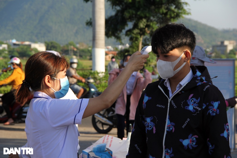 Trong cùng một tỉnh nhưng gần 50% thi tuyển, còn lại xét tuyển vào lớp 10 - 1 Trong cùng một tỉnh nhưng gần 50% thi tuyển, còn lại xét tuyển vào lớp 10 - 1