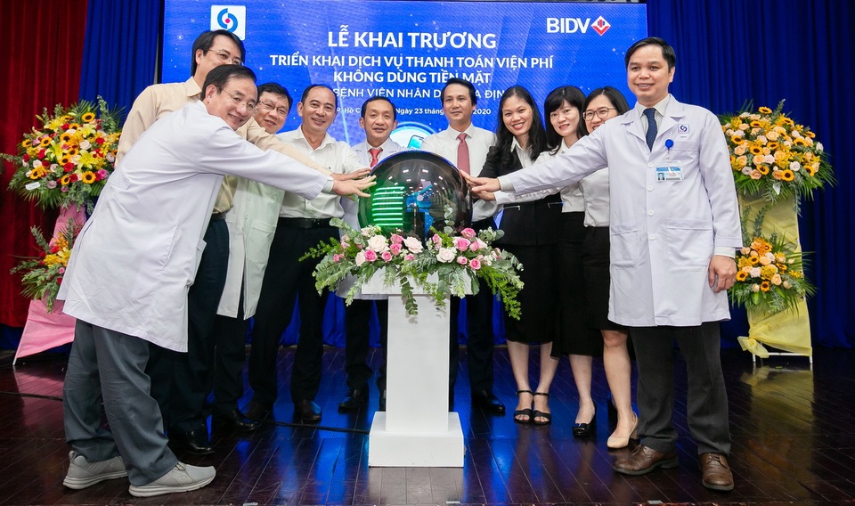 BIDV và Bệnh viện Nhân dân Gia Định triển khai dịch vụ thanh toán viện phí không dùng tiền mặt - 2 BIDV và Bệnh viện Nhân dân Gia Định triển khai dịch vụ thanh toán viện phí không dùng tiền mặt - 2