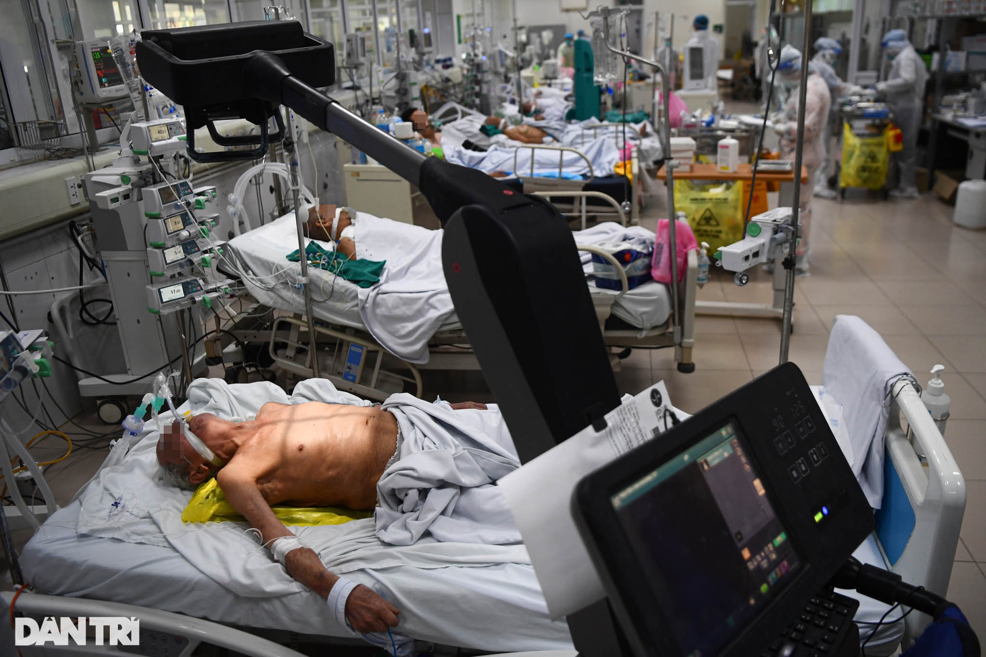 Một ngày trong khu điều trị bệnh nhân Covid-19 triệu chứng nặng ở Hà Nội - 9 Một ngày trong khu điều trị bệnh nhân Covid-19 triệu chứng nặng ở Hà Nội - 9