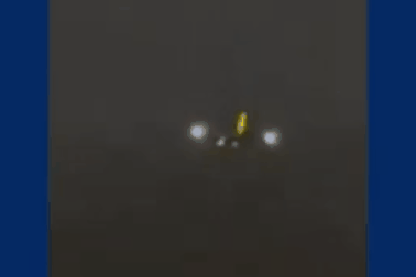 Máy bay Australia chở 73 người cháy động cơ giữa không trung