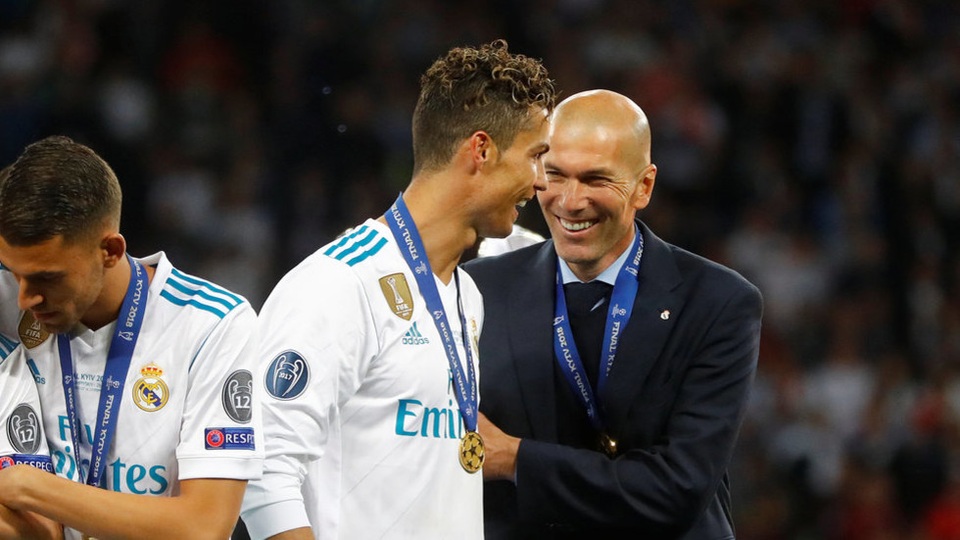 HLV Zidane tiếp tục úp mở việc C.Ronaldo gia nhập Real Madrid - 1 HLV Zidane tiếp tục úp mở việc C.Ronaldo gia nhập Real Madrid - 1