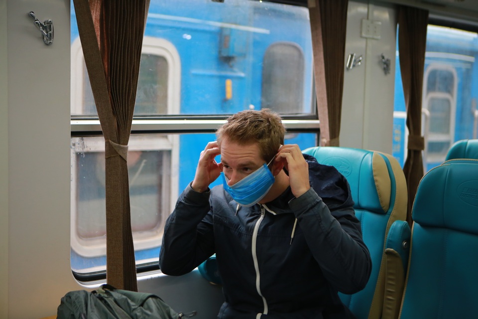Hâm nóng toa tàu, phát tặng khẩu trang để phòng tránh virus corona - 5 Hâm nóng toa tàu, phát tặng khẩu trang để phòng tránh virus corona - 5