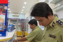 Xử phạt mạnh tay nhà thuốc găm hàng nghìn khẩu trang y tế rồi báo hết hàng