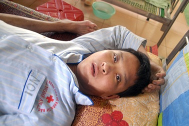 Nỗi đau chàng trai tật nguyền nằm chờ chết nơi bệnh viện