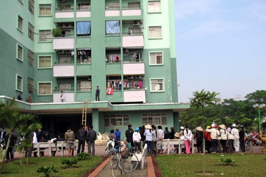 Hà Nội: Ngã từ tầng 9, cháu bé 4 tuổi tử vong