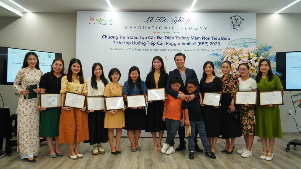 Thanh Bùi: Các con được đối xử nghiêm khắc khi có bố làm giám đốc - 3 Thanh Bùi: Các con được đối xử nghiêm khắc khi có bố làm giám đốc - 3