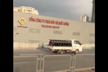 Truy tìm chiếc xe tải đi ngược chiều trên đường trên cao