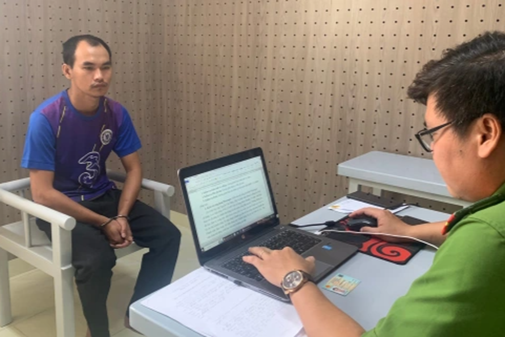 Bắt đối tượng bị truy nã vì đăng ảnh nhạy cảm của phụ nữ lên mạng - 1 Bắt đối tượng bị truy nã vì đăng ảnh nhạy cảm của phụ nữ lên mạng - 1